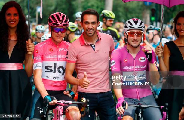 Spain's former professional cyclist Alberto Contador poses with pink jersey Britain's rider of team Sky Christopher Froome and cyclamen jersey...