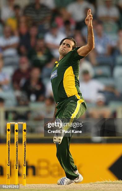 Naved-ul-Hasan of Pakistan bowls during the fifth One Day International match between Australia and Pakistan at WACA on January 31, 2010 in Perth,...