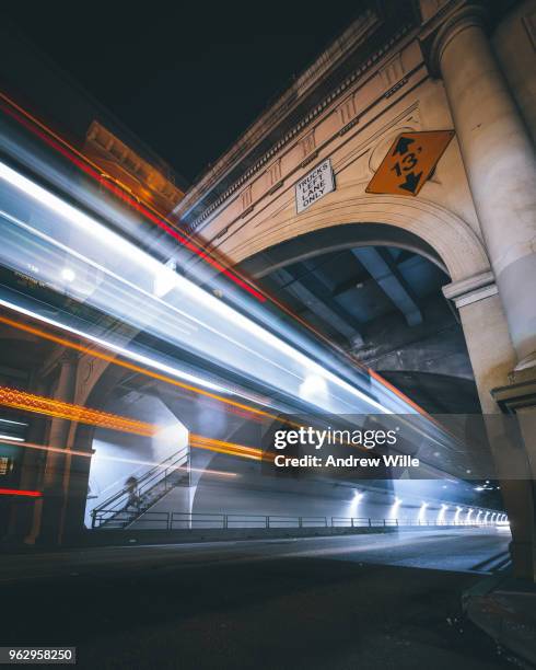 stockton tunnel light trail - exposição longa imagens e fotografias de stock