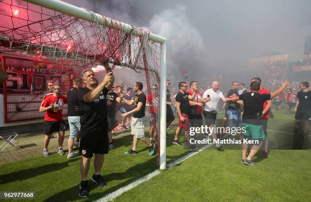 Supporters of Cottbus celebrate after their team moving up into the third league after the Third League Playoff Leg 2 match between FC Energie...