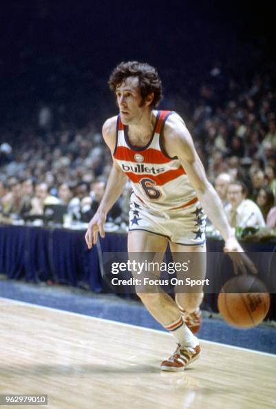 Mike Riordan of the Washington Bullets dribbles the ball against the ...