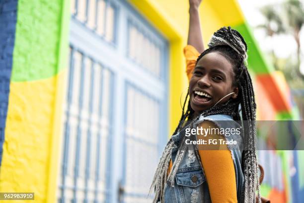 retrato de la mujer afro - jamaicano fotografías e imágenes de stock