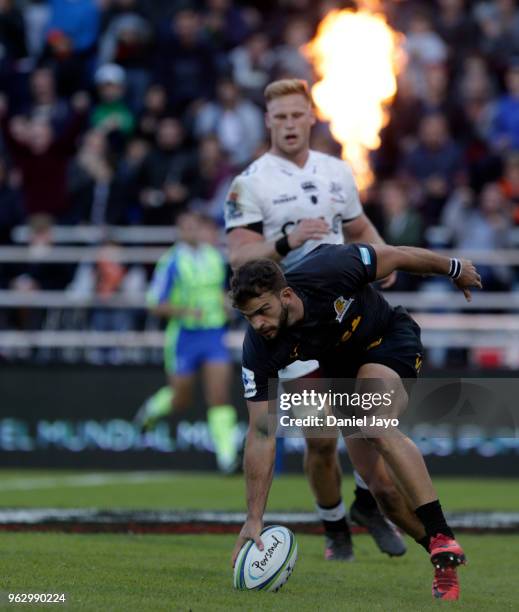 Sebastian Cancelliere of Jaguares scores a try during a match between Jaguares and Sharks as part of Super Rugby 2018 at Jose Amalfitani Stadium on...