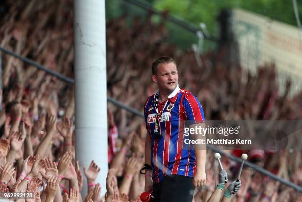 Supporters of Cottbus are pictured during the Third League Playoff Leg 2 match between FC Energie Cottbus and SC Weiche Flensburg 08 at Stadion der...