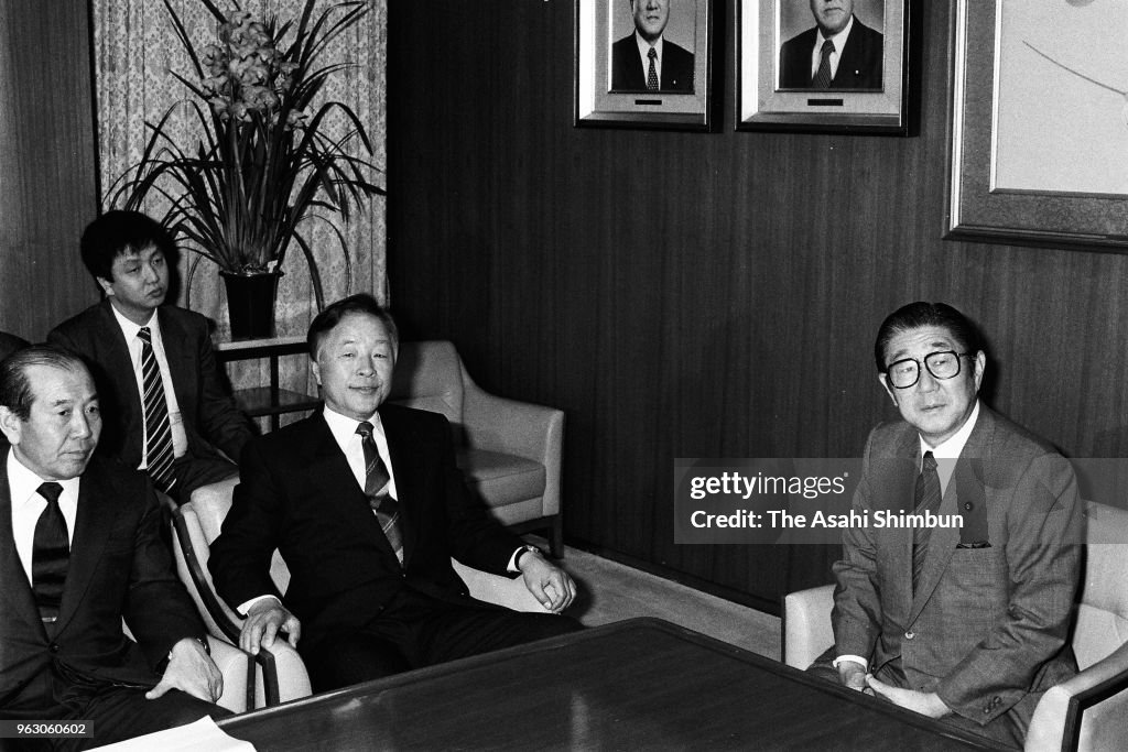 South Korean Opposition Democratic Reunification Party President Kim Young-sam Visits Japan