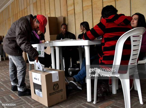 Citizens of Colombia cast their vote during the 2018 Presidential Elections in Colombia on May 27, 2018 in Bogota, Colombia.