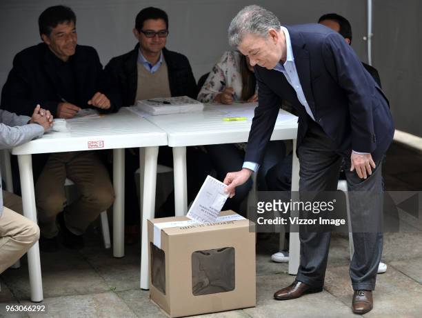 President of Colombia Juan Manuel Santos casts his vote at the polling station during the 2018 Presidential Elections in Colombia on May 27, 2018 in...