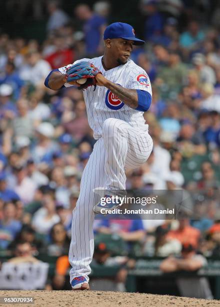 Pedro Strop of the Chicago Cubs pitches against the San Francisco Giants at Wrigley Field on May 25, 2018 in Chicago, Illinois. The Cubs defeated the...