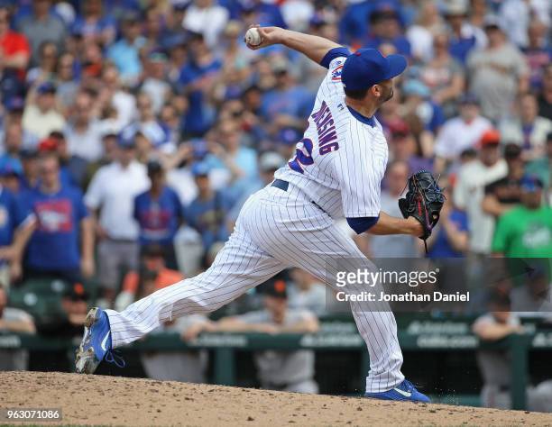 Brian Duensing of the Chicago Cubs pitches against the San Francisco Giants at Wrigley Field on May 25, 2018 in Chicago, Illinois. The Cubs defeated...