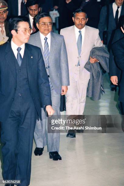 Maldives President Hussain Maumoon Abdul Gayoom is seen on arrival ahead of the Funeral of late Emperor Hirohito at Narita Airport on February 23,...