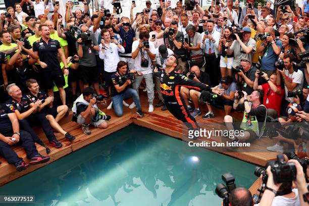 Swan Dive Photos and Premium High Res Pictures - Getty Images