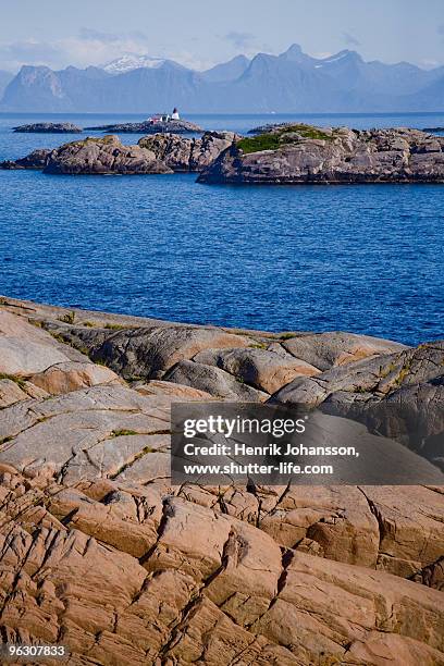 lille bremholmen lighthouse, ocean and mountains - austvagoy stock pictures, royalty-free photos & images