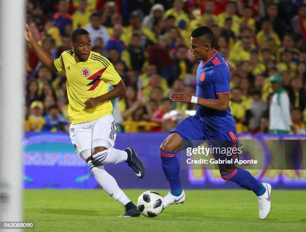 Wilmar Barrios and William Tesillo of Colombia fight for the ball during a training session open to the public as part of the preparation for FIFA...