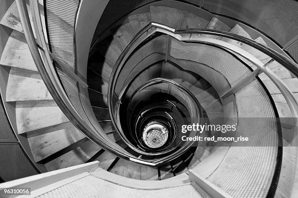 double spiral staircase - uitkijktoren stockfoto's en -beelden