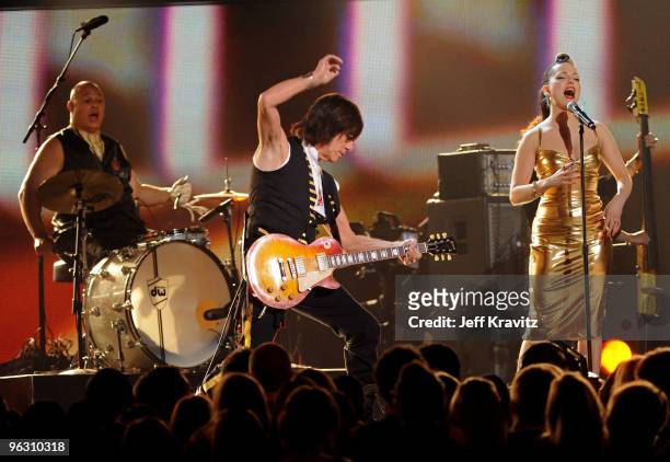 Musicians Jeff Beck and Imelda May perform onstage during the 52nd Annual GRAMMY Awards held at Staples Center on January 31, 2010 in Los Angeles,...
