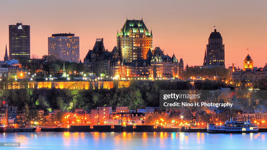 Quebec city at night 