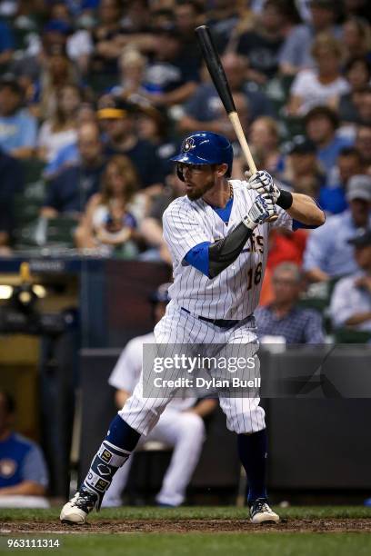 Eric Sogard of the Milwaukee Brewers bats in the seventh inning against the New York Mets at Miller Park on May 25, 2018 in Milwaukee, Wisconsin.