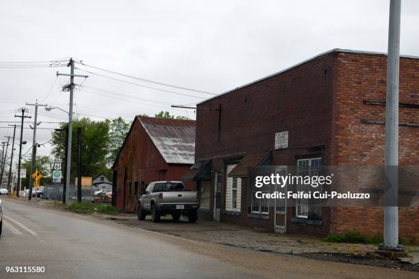 city street and building at osceola, arkansas, usa - arkansas stock pictures, royalty-free photos & images