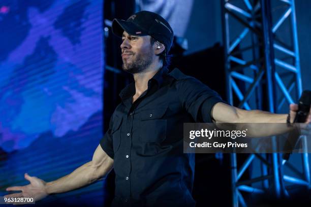 Enrique Iglesias at Park HaYarkon on May 27, 2018 in Tel Aviv, Israel.