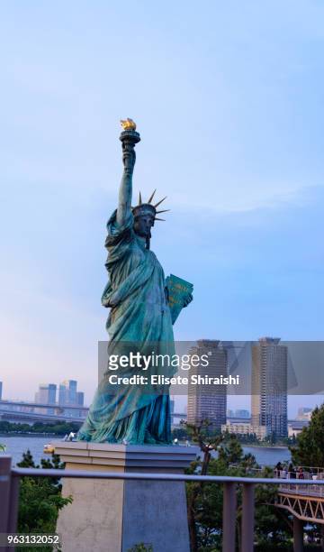 statue of liberty - elisete shiraishi stock pictures, royalty-free photos & images