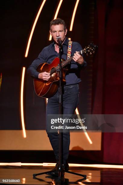 Actor Dennis Quaid performs onstage during the 6th Annual KLOVE Fan Awards at The Grand Ole Opry on May 27, 2018 in Nashville, Tennessee.