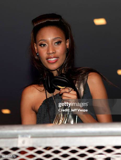 Singer-Songwriter V V Brown attends the 2010 EMI Post GRAMMY Party at the W Hollywood Hotel and Residences on January 31, 2010 in Hollywood,...