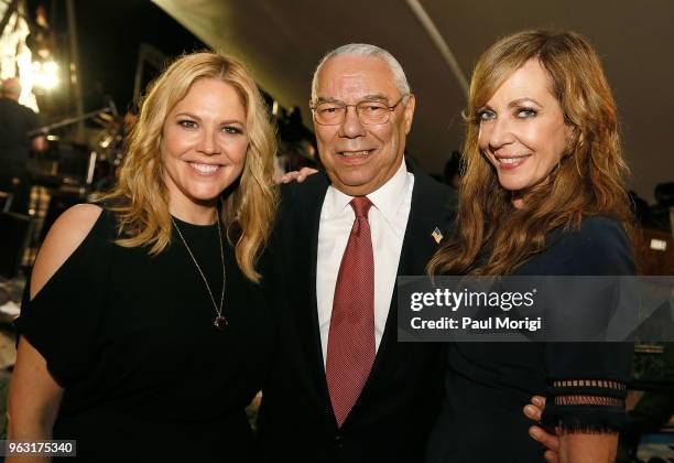 Actresses Mary McCormack and Allison Janney pose for a photo with distinguished American leader General Colin L. Powell, USA during the 2018 National...