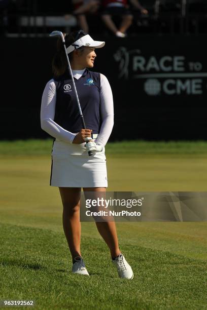 Su Oh of Melbourne, Australia greets the gallery as she enters the 18th green during the final round of the LPGA Volvik Championship at Travis Pointe...