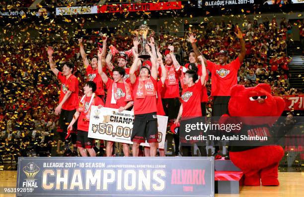 Alvark Tokyo players celebrate after the B.League Championship final between Alvark Tokyo and Chiba Jets at Yokohama Arena on May 26, 2018 in...