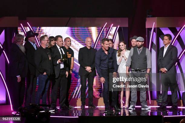 Actor Dennis Quaid accepts an award onstage with the cast and crew of "I Can Only Imagine" during the 6th Annual KLOVE Fan Awards at The Grand Ole...