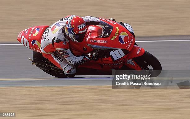 Jose Luis Cardoso of Spain puts his Antena 3 Yamaha through its paces during the 500cc Motorcycle Grand Prix at the Bugatti Circuit in Le Mans,...