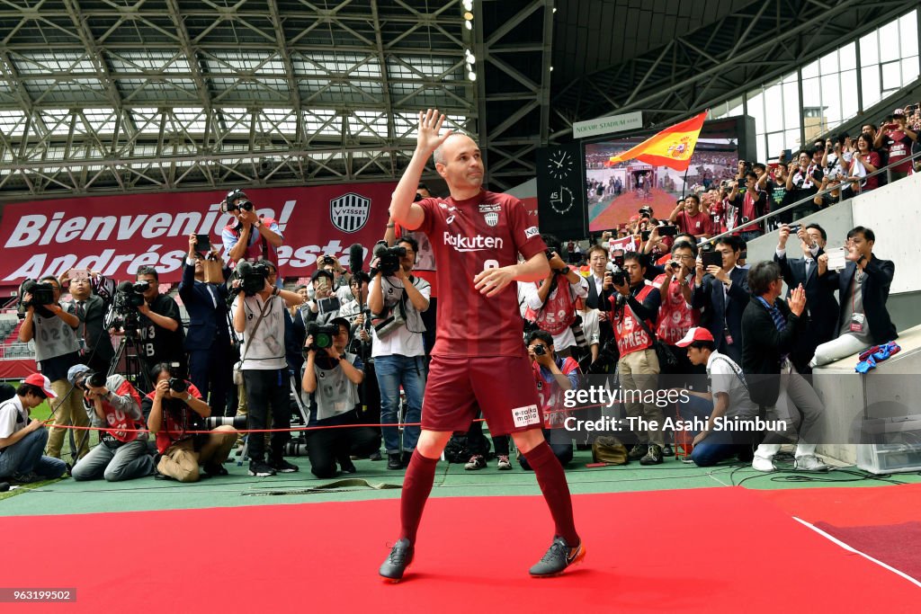 Andres Iniesta Meets Vissel Kobe Supporters