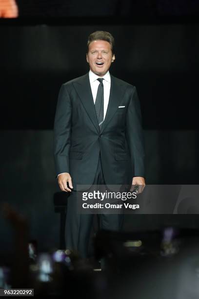 Mexican singer Luis Miguel smiles at his audience during a show as part of the 'Mexico por Siempre' Tour at American Airlines Center on May 25, 2018...