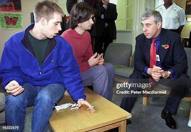 Home Secretary Jack Straw visits Wandsworth Prison in southwest London, 30th October 2000. Here talking to prisoners in the Addictive Behaviour Unit...