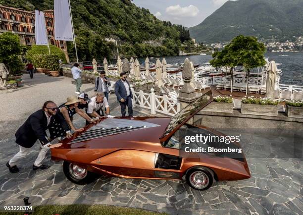 Lancia Stratos Zero concept car is pushed by guests at the 2018 Concorso D'Eleganza at Villa d'Este in Cernobbio, Italy, on Saturday, May 26, 2018....