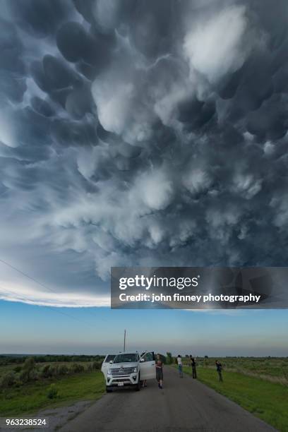 storm chasers and mammatus clouds under thunderstorm - mammatus cloud stock pictures, royalty-free photos & images
