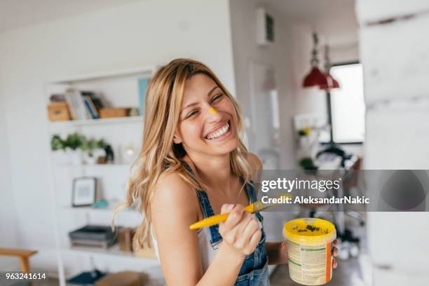 huis schilderij in uitvoering - diy stockfoto's en -beelden