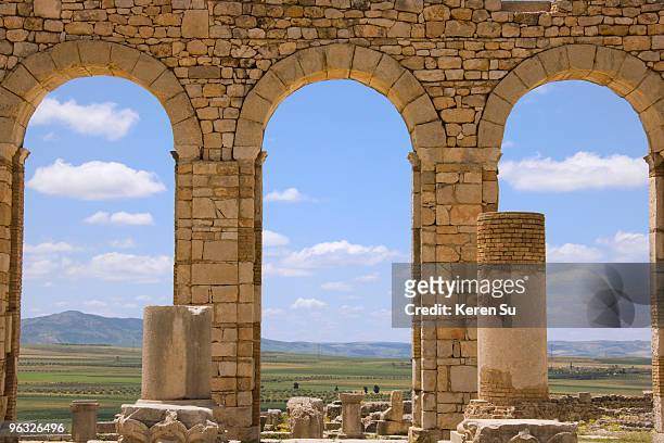 volubilis roman ruins, unesco world heritage site - moulay idriss photos et images de collection