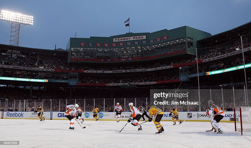 2010 Bridgestone Winter Classic - Philadelphia Flyers v Boston Bruins