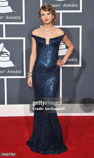 Singer Taylor Swift arrives at the 52nd Annual GRAMMY Awards held at Staples Center on January 31, 2010 in Los Angeles, California.