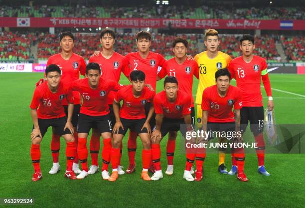 South Korea's players Jung Woo-young, Jeong Seung-hyeon, Kim Young-gwon, Lee Chung-yong, goalkeeper Jo Hyeon-woo, Son Heung-min, Ju Se-jong, Hong...