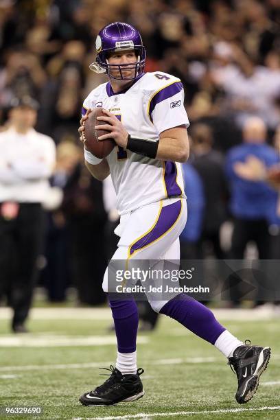 Brett Favre of the Minnesota Vikings warms up against the New Orleans Saints during the NFC Championship Game at the Louisiana Superdome on January...
