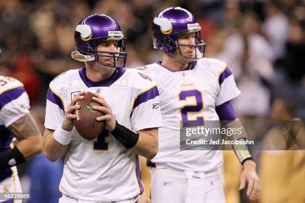 Brett Favre of the Minnesota Vikings warms up as Sage Rosenfels looks on against the New Orleans Saints during the NFC Championship Game at the...