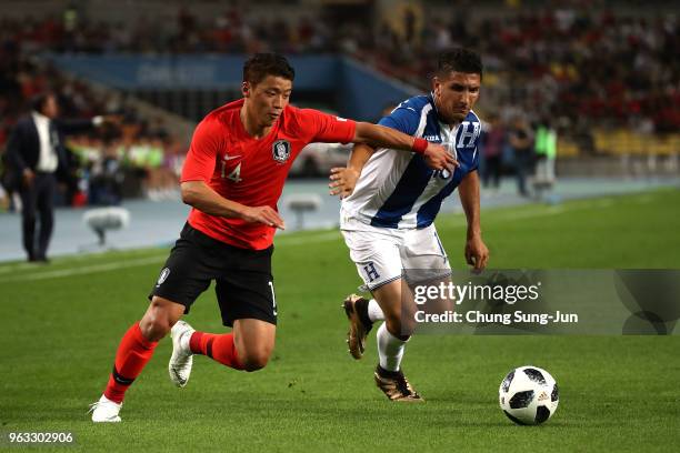 South Korea Hwang Hee Chan of South Korea competes for the ball with Ivan Lipez of Honduras during the international friendly match between South...