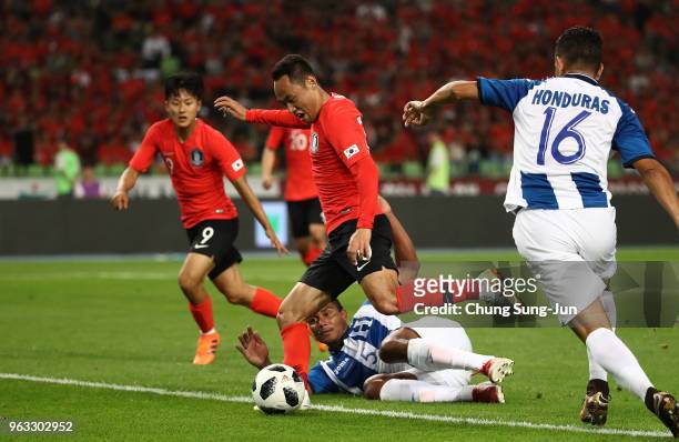 South Korea Moon Seon-Min of South Korea scores a second goal during the international friendly match between South Korea and Honduras at Daegu World...