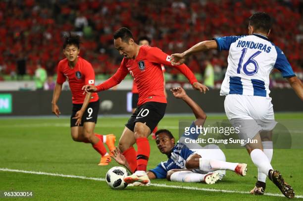South Korea Moon Seon-Min of South Korea scores a second goal during the international friendly match between South Korea and Honduras at Daegu World...