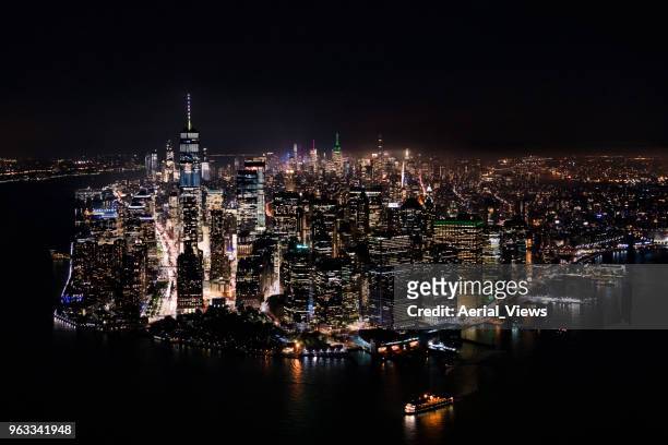 vista aérea - cidade de nova york durante a noite - baixa manhattan - ambientação - fotografias e filmes do acervo