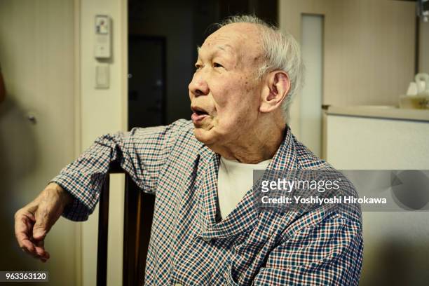 portrait of senior who enjoys healthy life - chigasaki 個照片及圖片檔