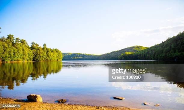 mountain reflected on the lake - lago foto e immagini stock