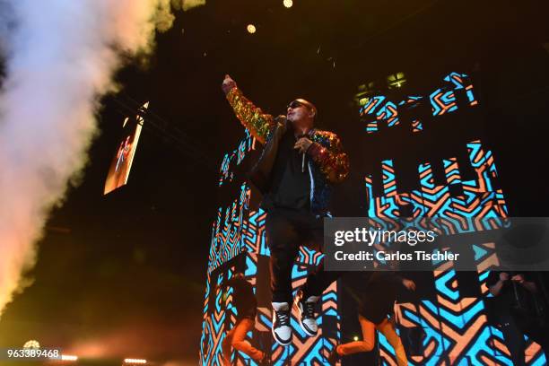 Singer J Balvin performs on stage as part of his Vibras Tour at Arena Ciudad de Mexico on May 26, 2018 in Mexico City, Mexico.